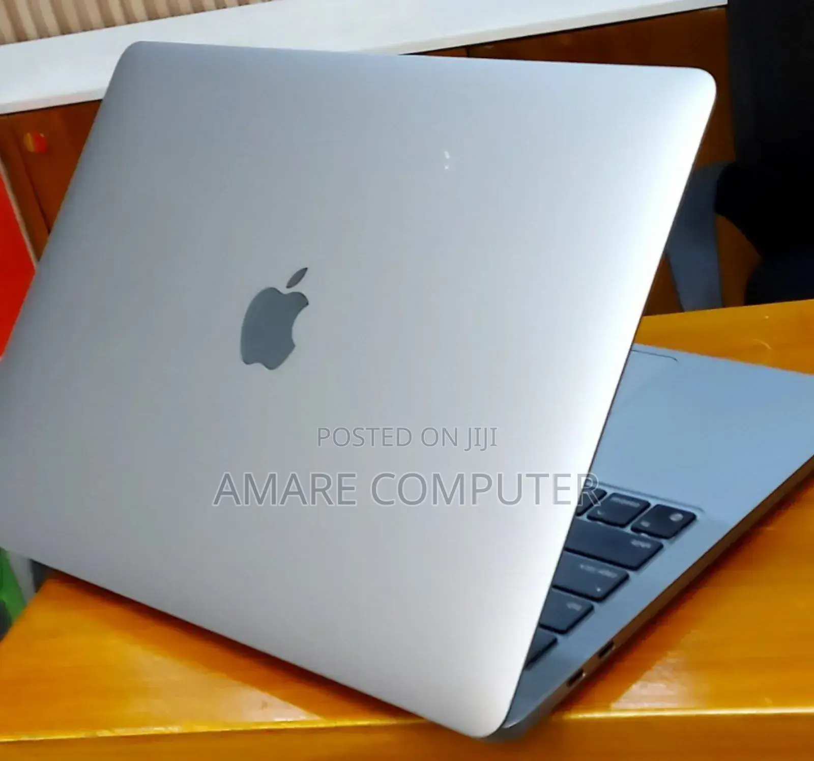 New Laptop Apple MacBook Pro 2022 M2 8GB Intel Core M2 SSD 256GB