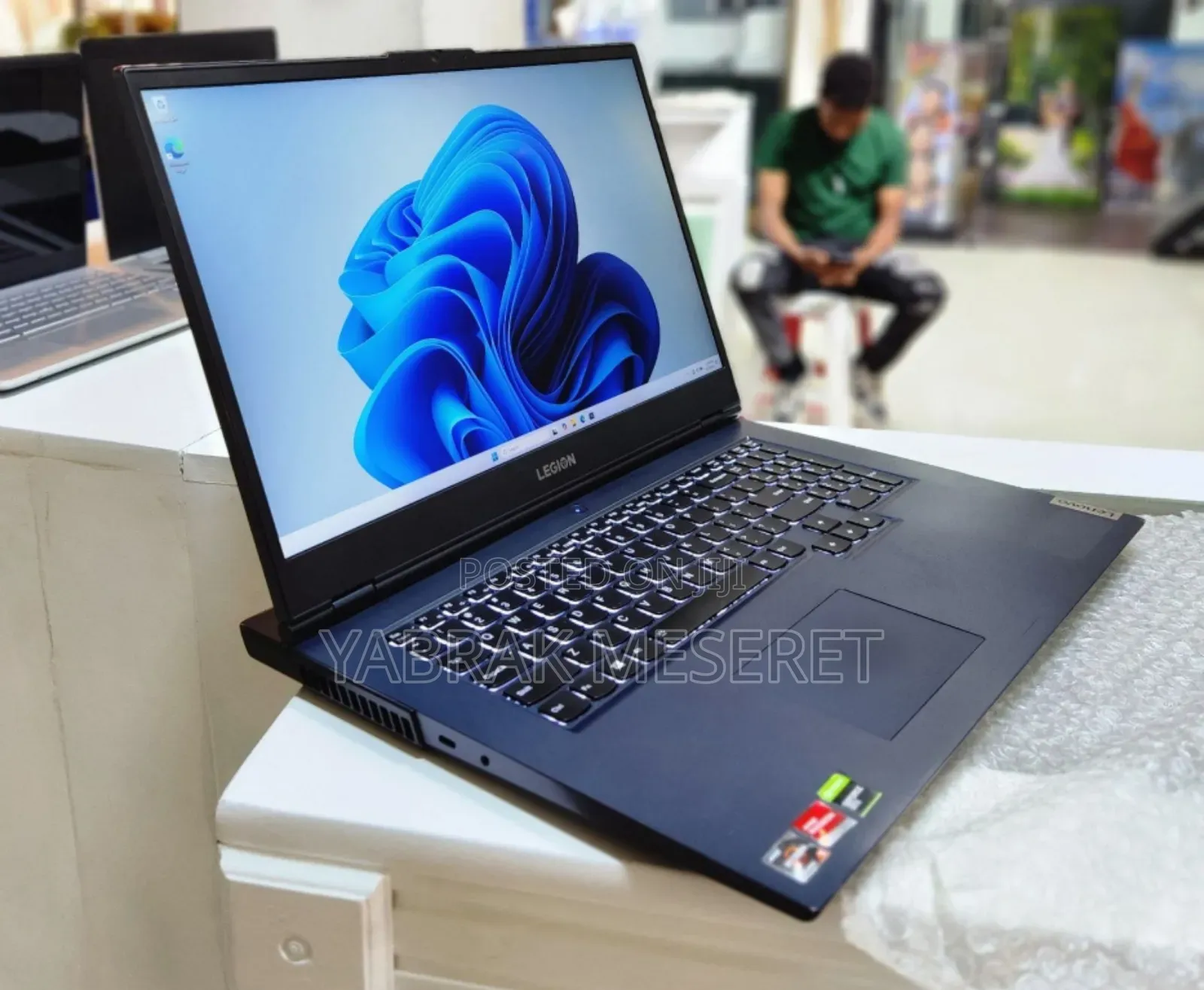 New Laptop Lenovo 8GB AMD Ryzen 5 SSD 256GB