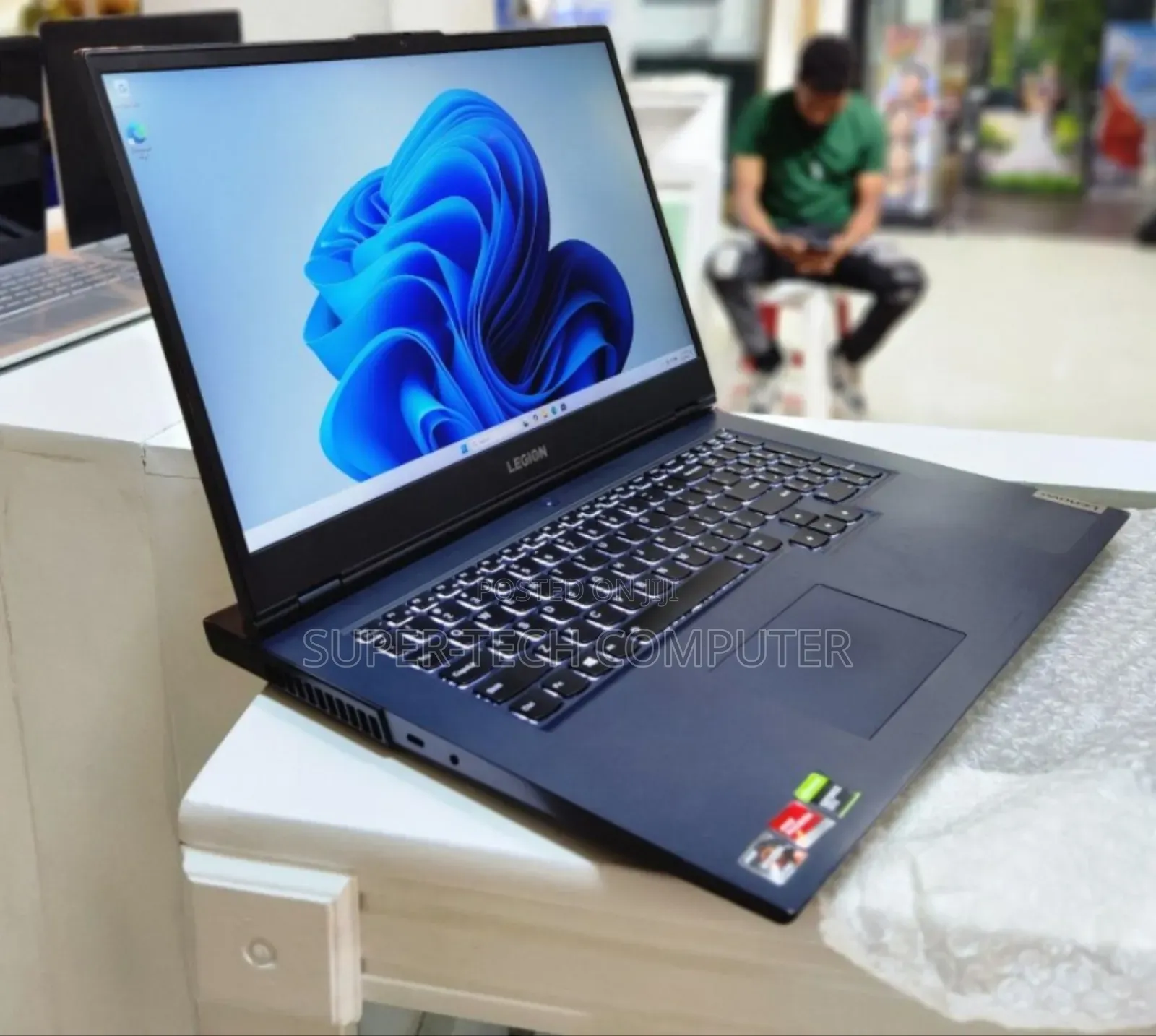 New Laptop Lenovo Legion 5 8GB AMD Ryzen 5 SSD 256GB