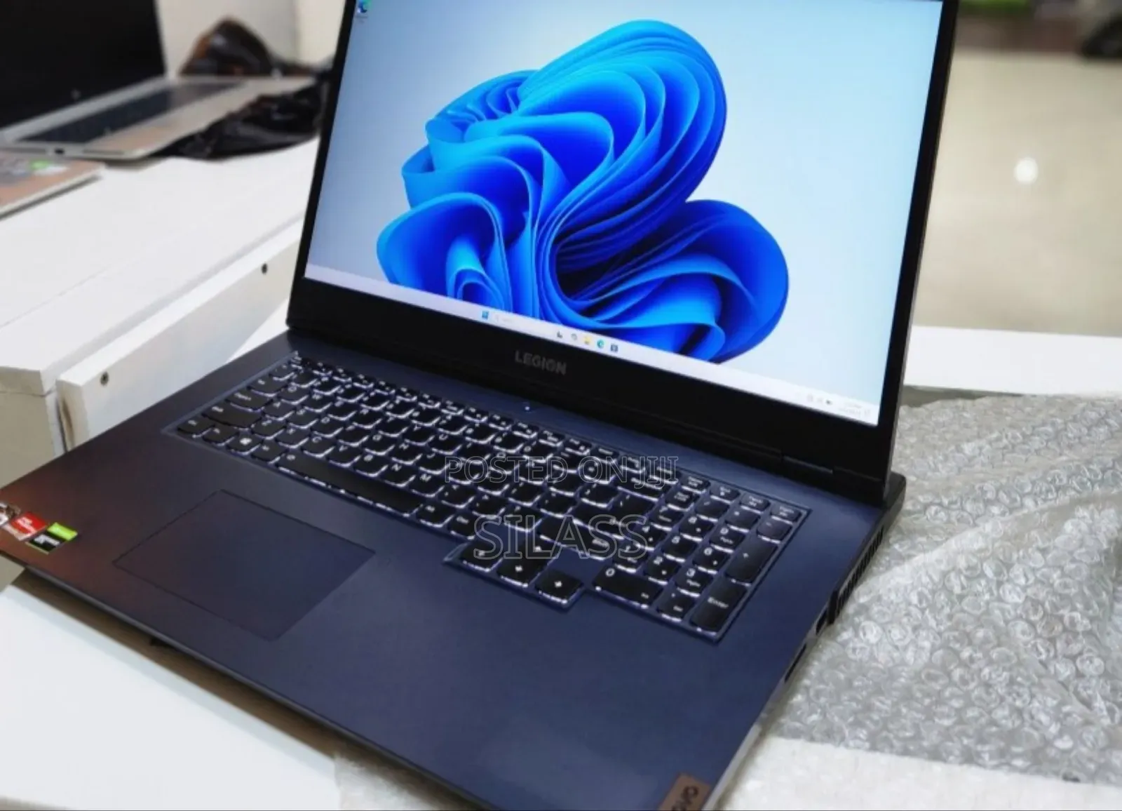 New Laptop Lenovo Legion 5 8GB AMD Ryzen 5 SSD 256GB