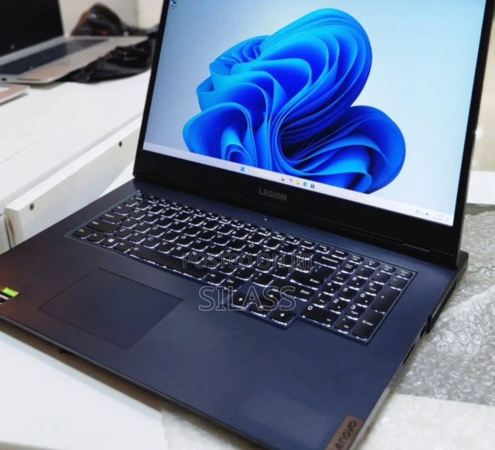 New Laptop Lenovo Legion 5 8GB AMD Ryzen 5 SSD 256GB