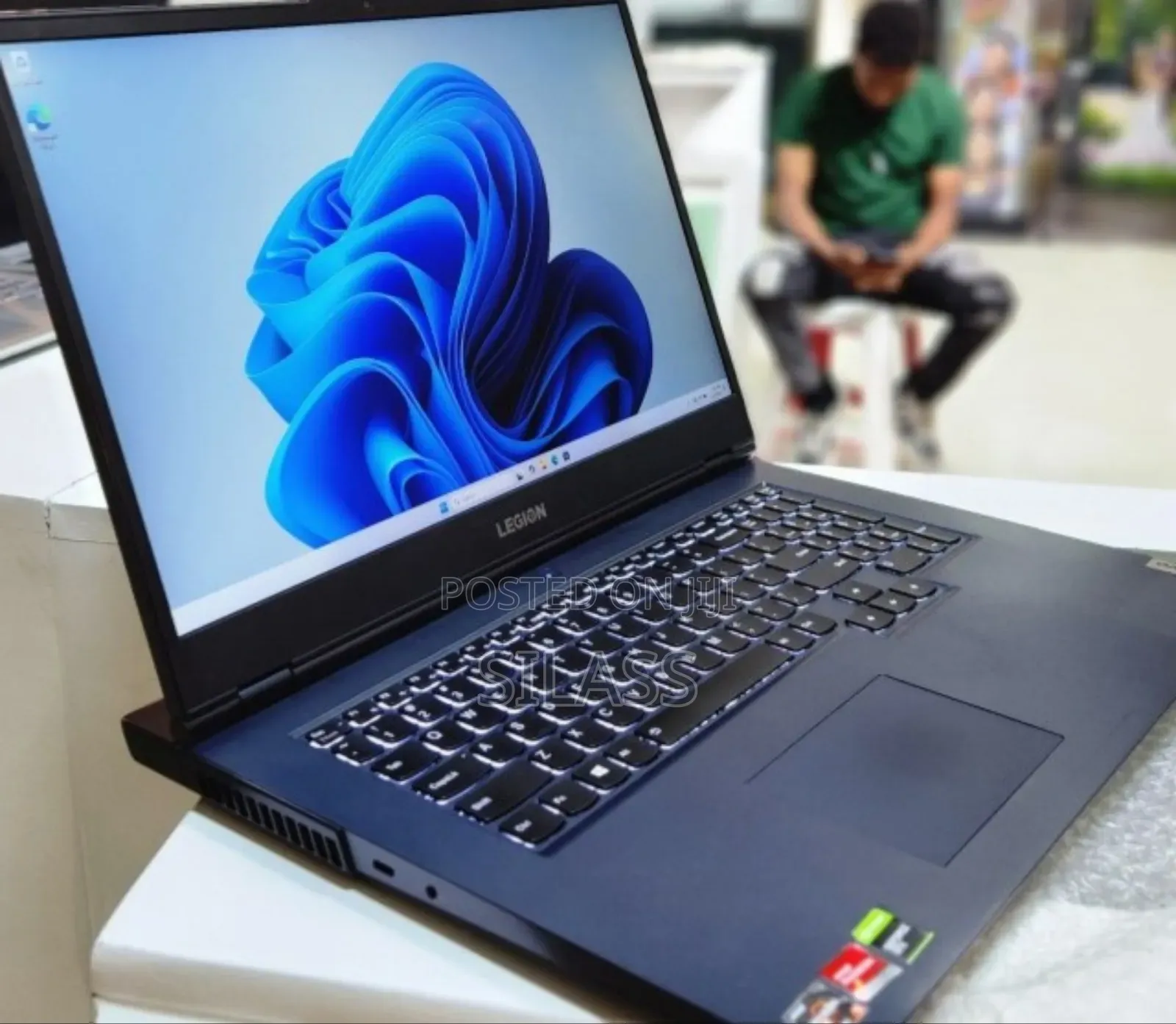 New Laptop Lenovo Legion 5 8GB AMD Ryzen 5 SSD 256GB