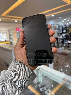 Photo - New Apple iPhone 11 64 GB Black