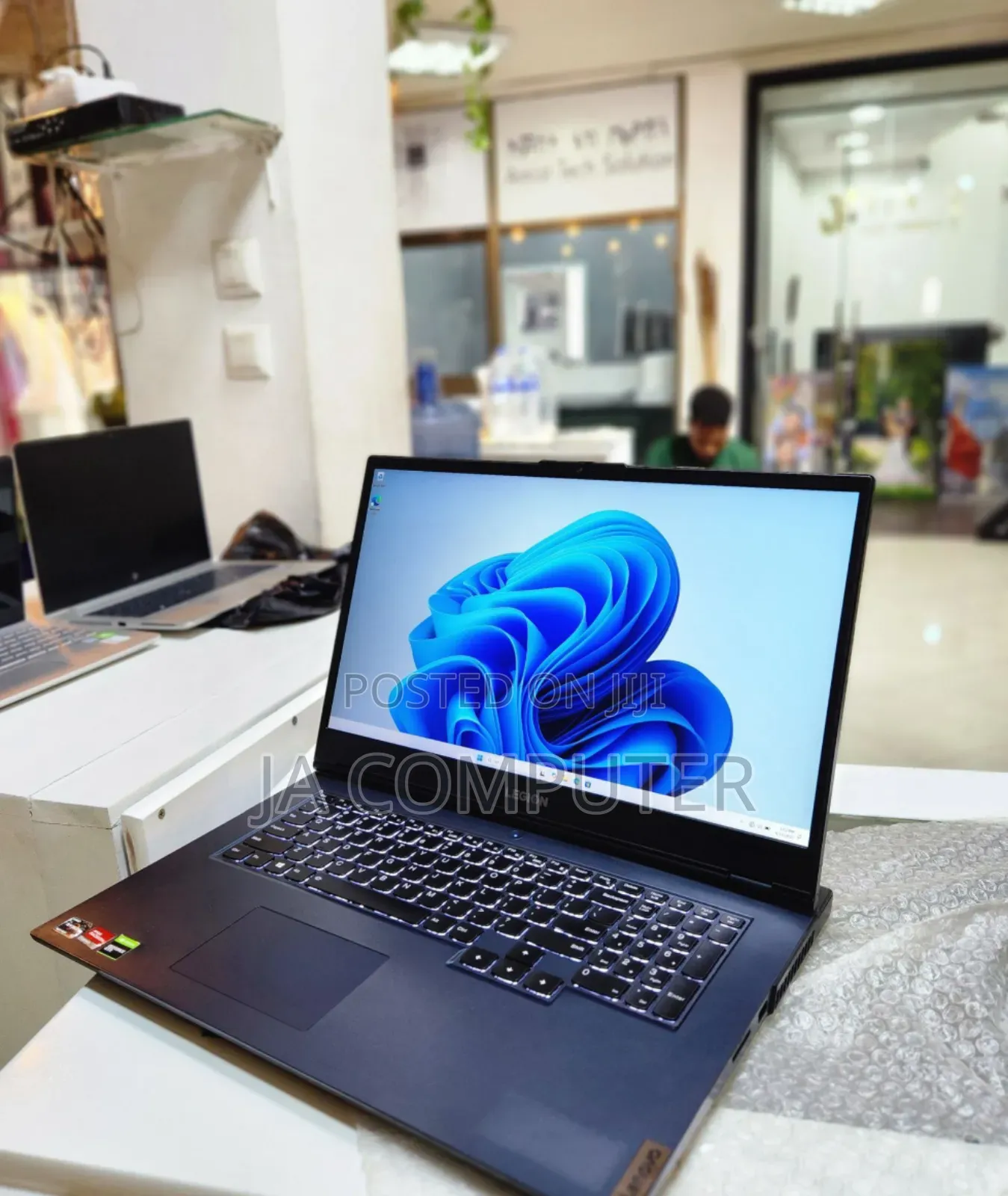 New Laptop Lenovo Legion 5 8GB AMD Ryzen 5 SSD 256GB