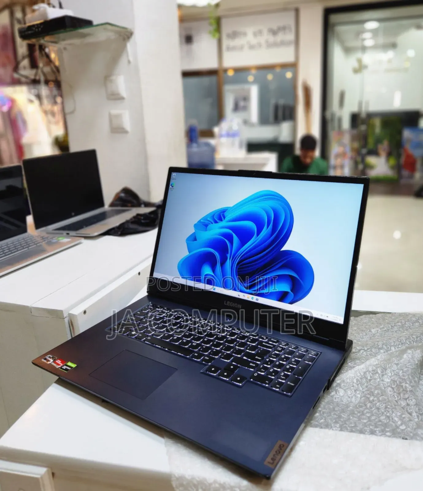 New Laptop Lenovo Legion 5 8GB AMD Ryzen 5 SSD 256GB