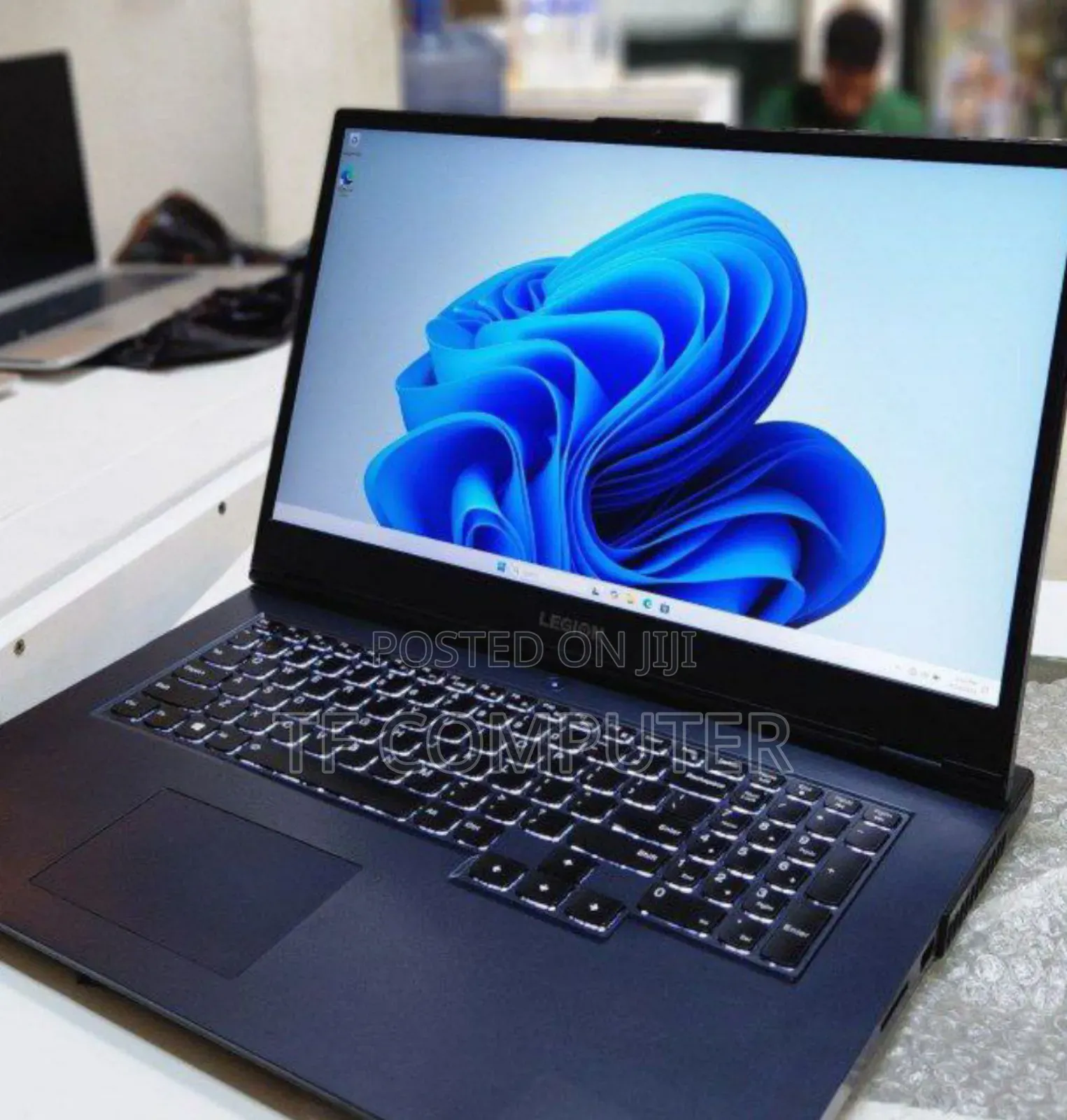 New Laptop Lenovo Legion 5 8GB AMD Ryzen 5 SSD 256GB