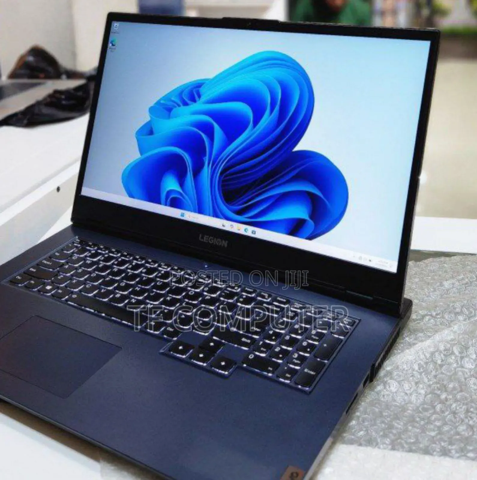 New Laptop Lenovo Legion 5 8GB AMD Ryzen 5 SSD 256GB