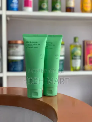 Photo - Round A'round Green Tea Pure Cleansing Foam