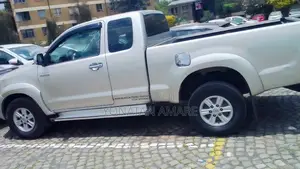 Toyota Hilux 2014 Gold