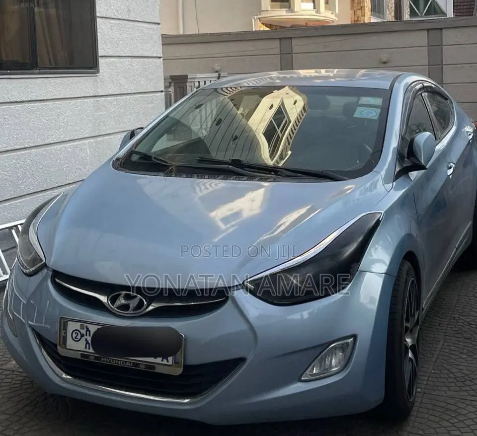 Hyundai Avante 2012 Silver