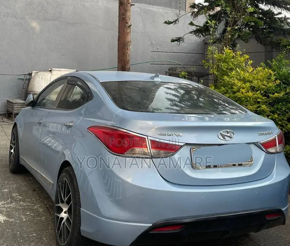 Hyundai Avante 2012 Silver