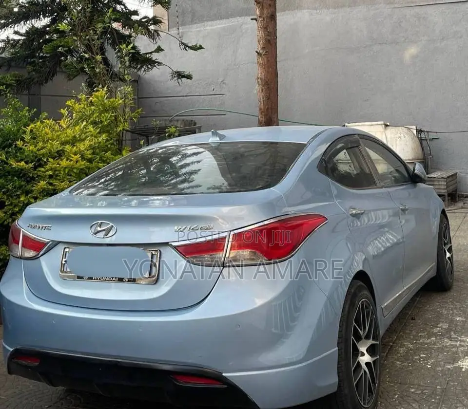 Hyundai Avante 2012 Silver