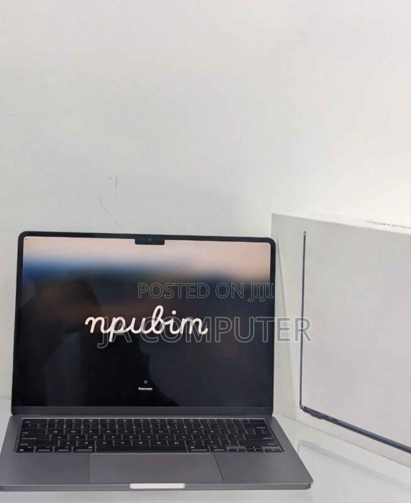 New Laptop Apple MacBook Air 2024 M3 13-Inch 16GB Apple M3 SSD 256GB