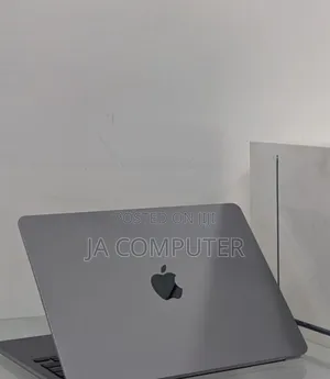 New Laptop Apple MacBook Air 2024 M3 13-Inch 16GB Apple M3 SSD 256GB