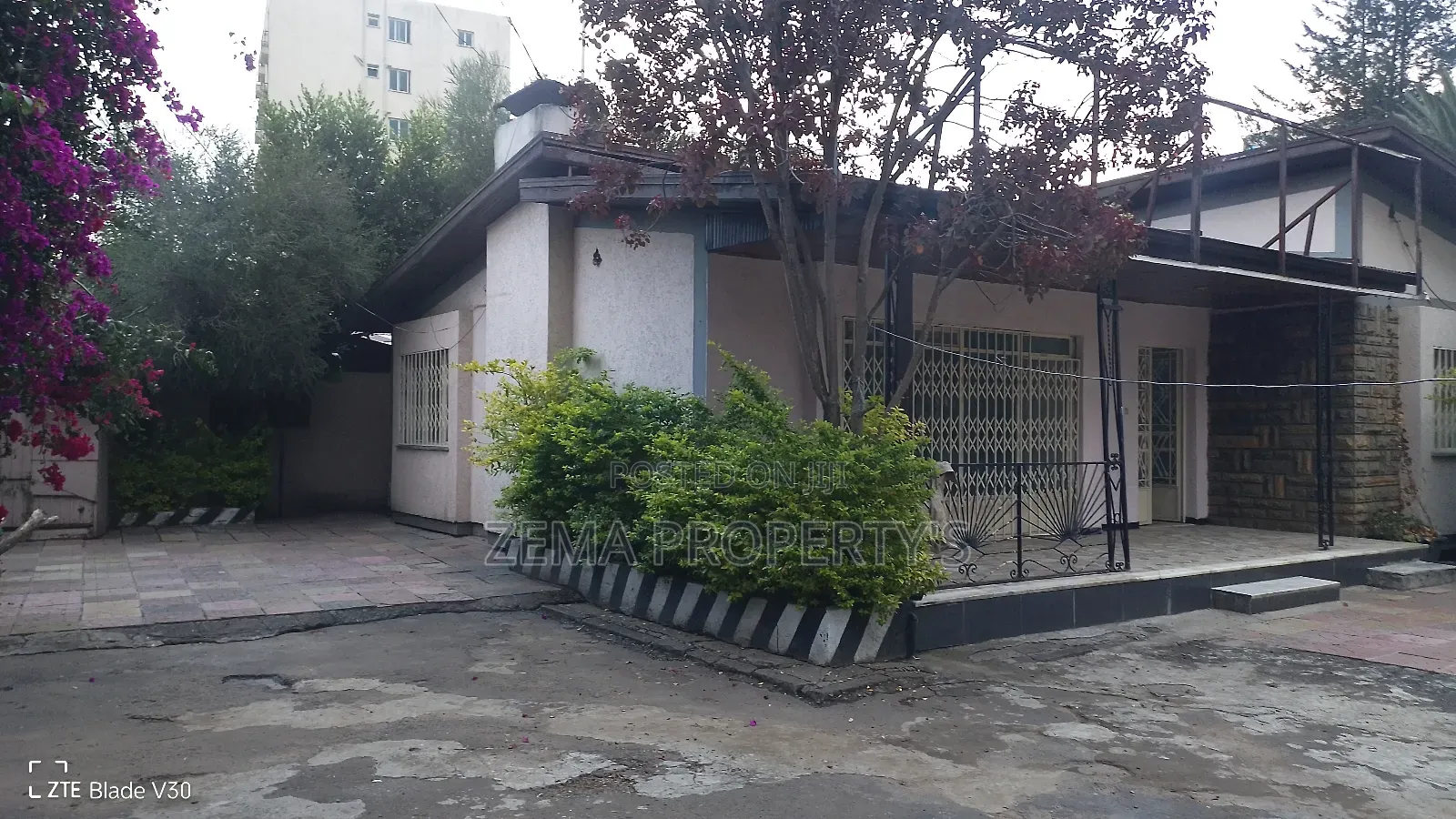 15bdrm Villa in 22 Around Axum Hotel, Bole for rent