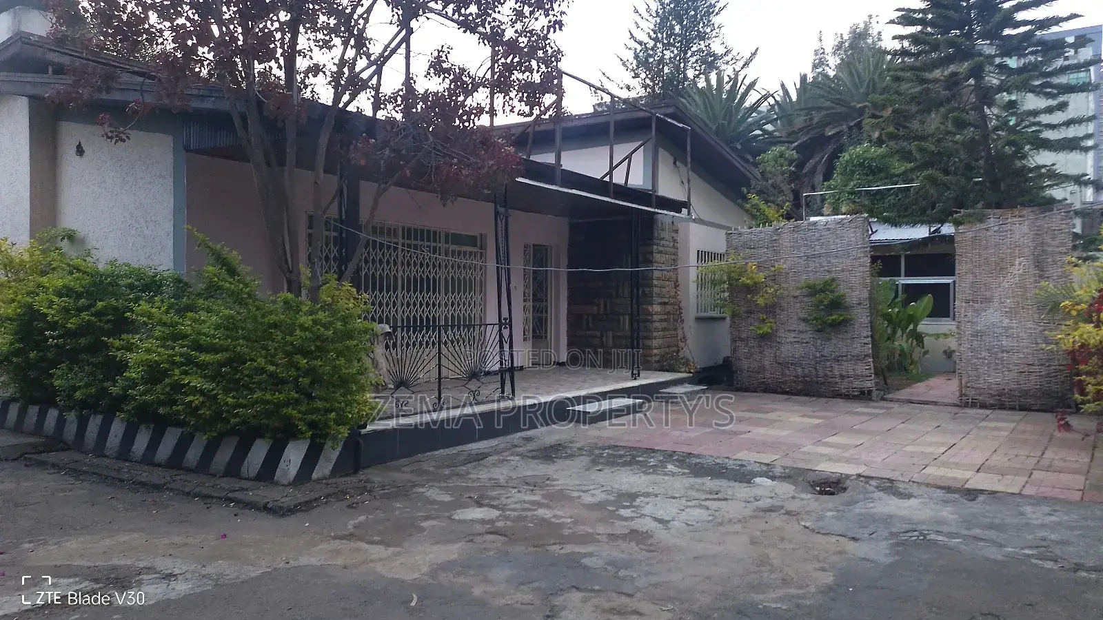 15bdrm Villa in 22 Around Axum Hotel, Bole for rent