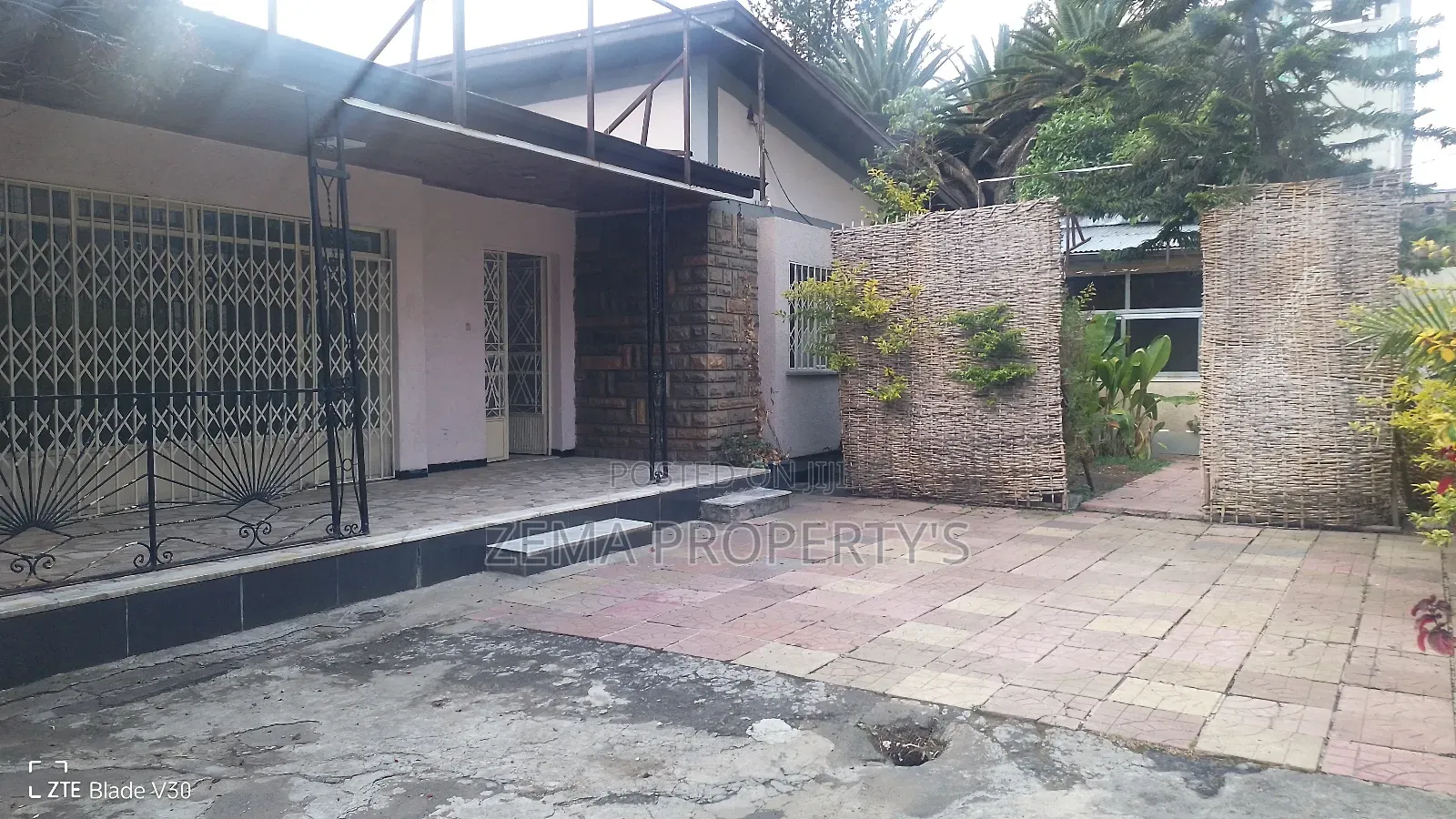 15bdrm Villa in 22 Around Axum Hotel, Bole for rent