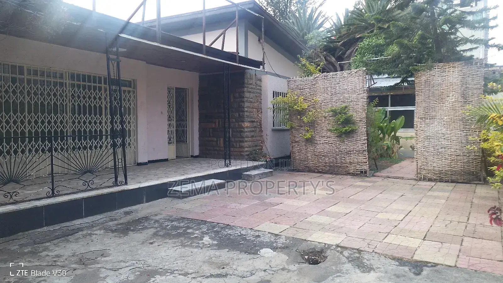 15bdrm Villa in 22 Around Axum Hotel, Bole for rent