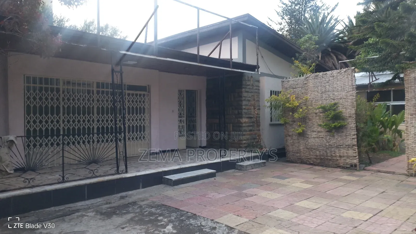15bdrm Villa in 22 Around Axum Hotel, Bole for rent