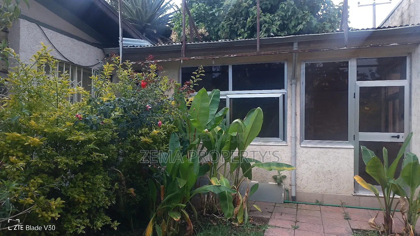 15bdrm Villa in 22 Around Axum Hotel, Bole for rent