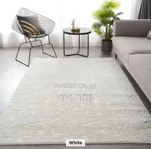 Photo - ለስላሳ እና ምቹ የፈር ምንጣፍ