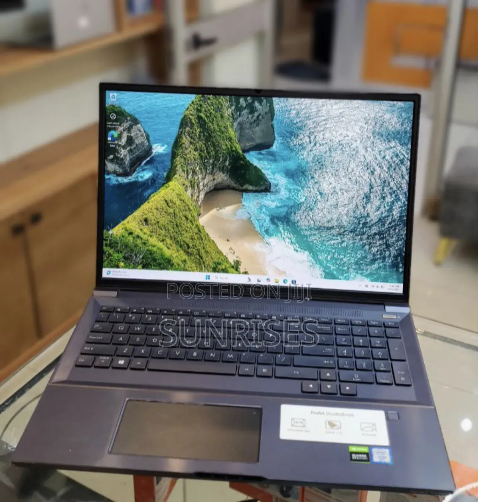 New Laptop Asus UL30A 16GB Intel Xeon SSD 512GB