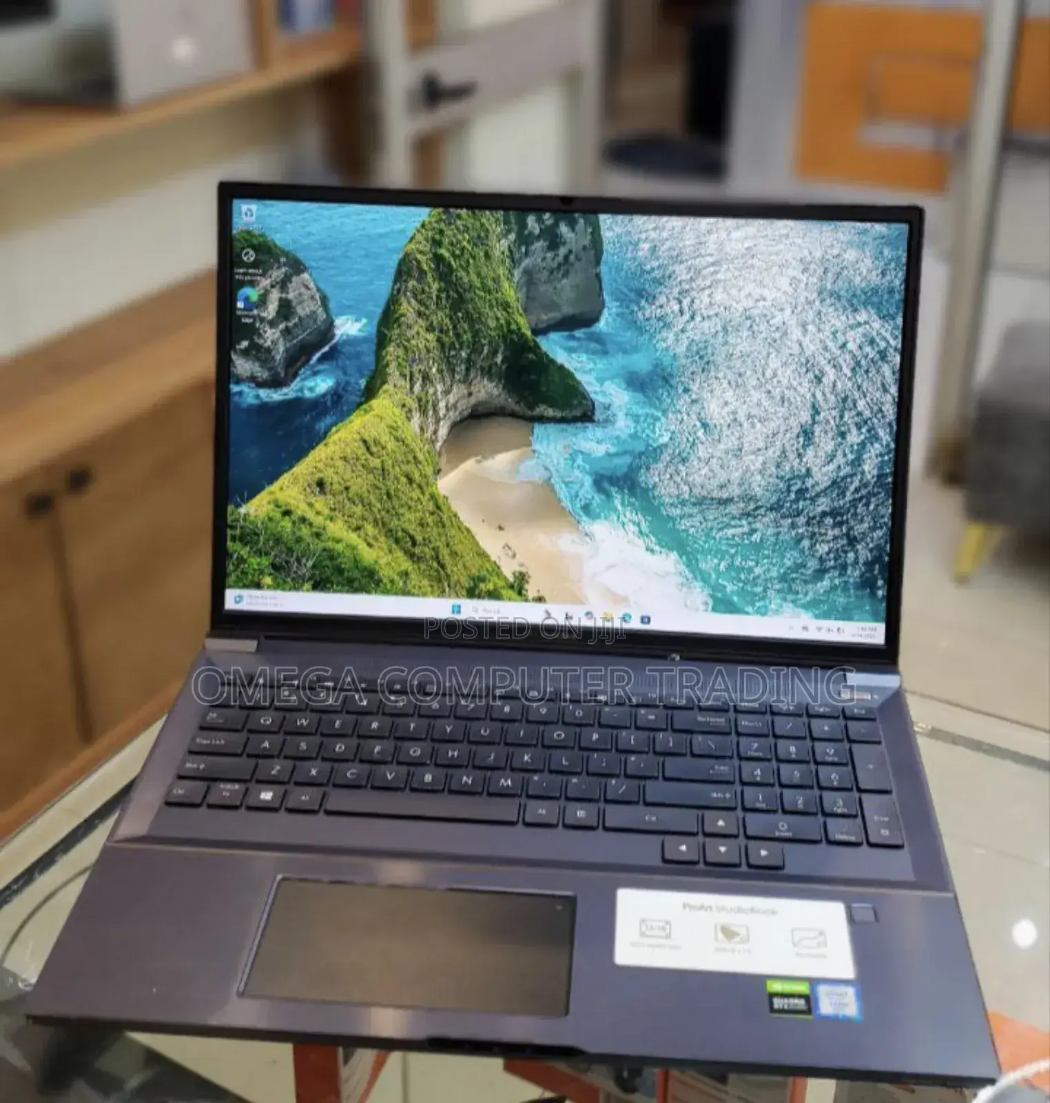 New Laptop Asus UL30A 16GB Intel Xeon SSD 512GB