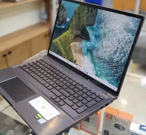 New Laptop Asus UL30A 16GB Intel Xeon SSD 512GB