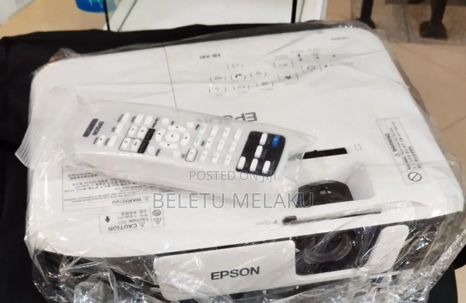 Epson Projector With Bag and Remote Mode