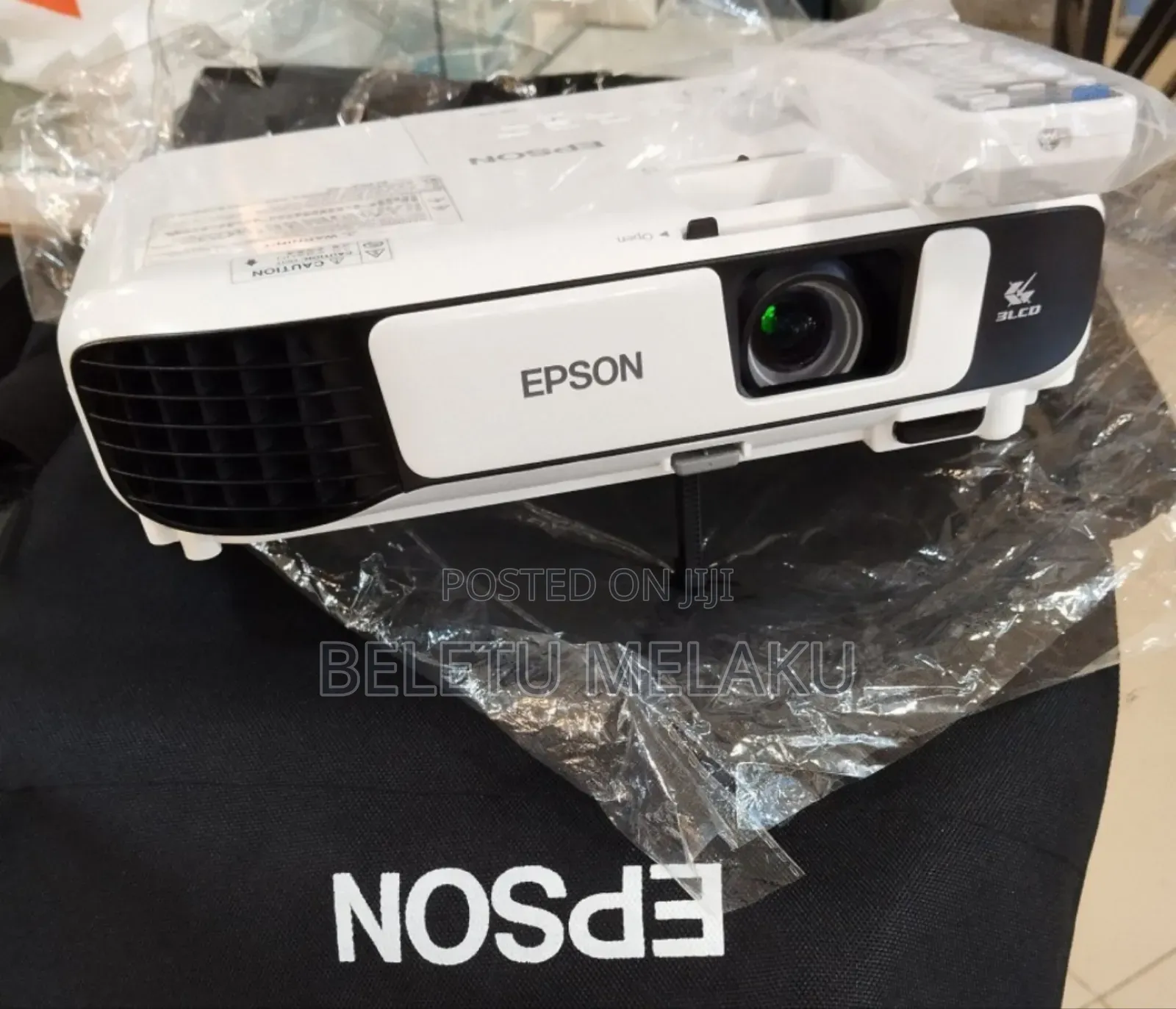 Epson Projector With Bag and Remote Mode
