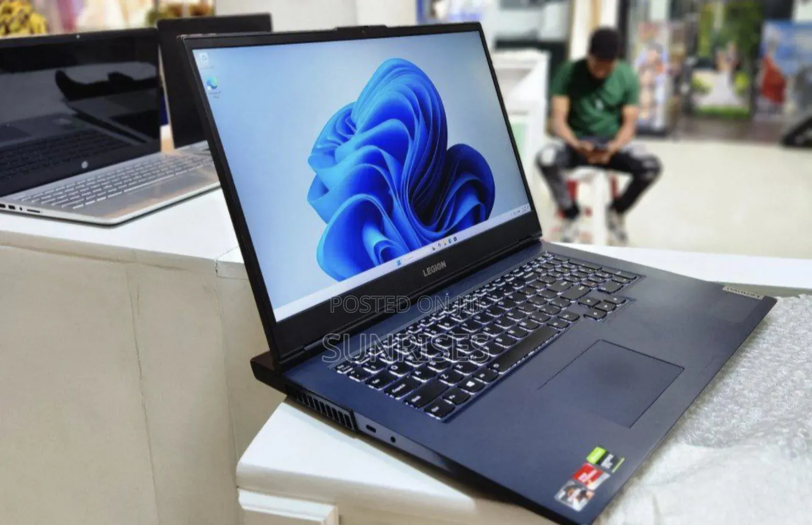 New Laptop Lenovo Legion 5 8GB AMD Ryzen 5 SSD 256GB