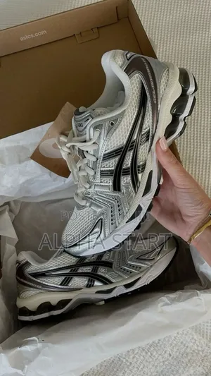Asics High Master Quality Smooth Shoes for You