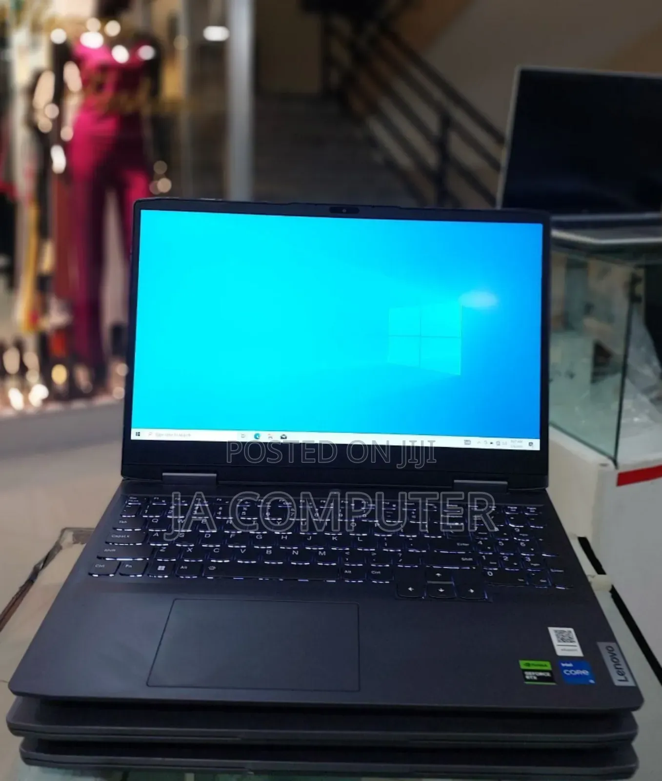 New Laptop Lenovo LOQ 15IRH8 16GB Intel Core I5 SSD 512GB