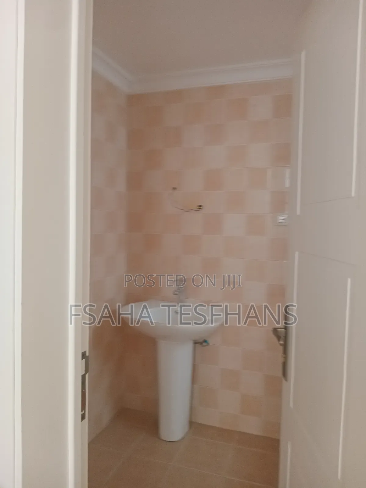 6bdrm House in G+2 House, Bole for rent