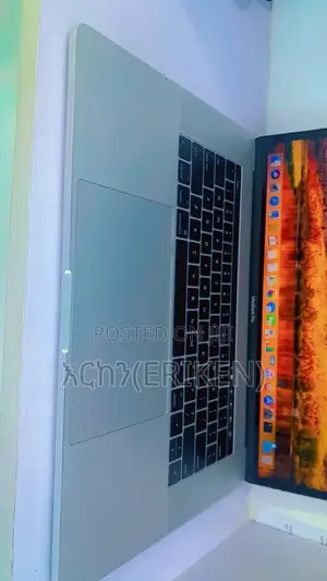 New Laptop Apple MacBook Pro 2017 16GB Intel Core I7 SSD 256GB