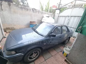 Photo - Toyota Corolla Sedan 1990 Blue