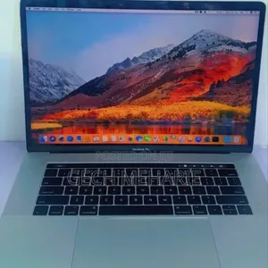 New Laptop Apple MacBook Pro 2017 16GB Intel Core I7 SSD 256GB