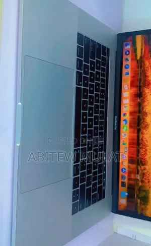 New Laptop Apple MacBook Pro 2017 16GB Intel Core I7 SSD 256GB