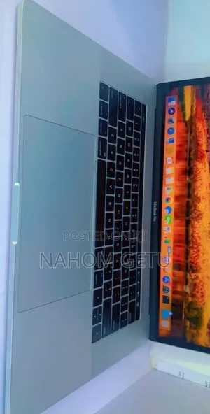 Photo - New Laptop Apple MacBook Pro 2017 16GB Intel Core I7 SSD 512GB