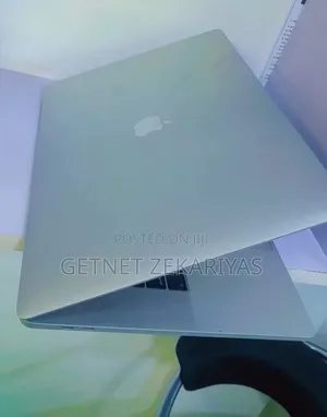 New Laptop Apple MacBook Pro 2017 16GB Intel Core I7 SSD 256GB