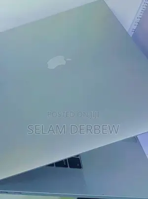 Photo - New Laptop Apple MacBook Pro 2017 16GB Intel Core I7 SSD 256GB