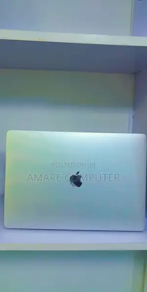 New Laptop Apple MacBook Pro 2017 16GB Intel Core I7 SSD 256GB