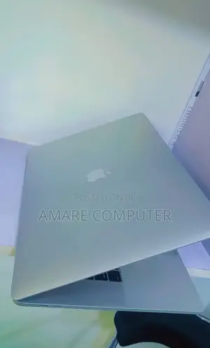 New Laptop Apple MacBook Pro 2017 16GB Intel Core I7 SSD 256GB