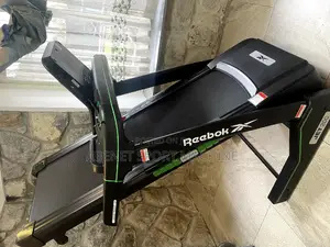 ዘመናዊ የአዉሮፓ ስታንዳርድ Reebok Jet200 Series የቤት ዉስጥ መሮጫ ማሽን