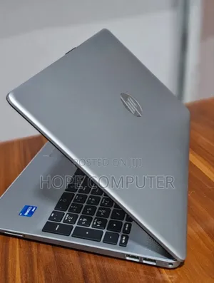 New Laptop HP EliteBook 840 G9 16GB Intel Core I7 SSD 512GB