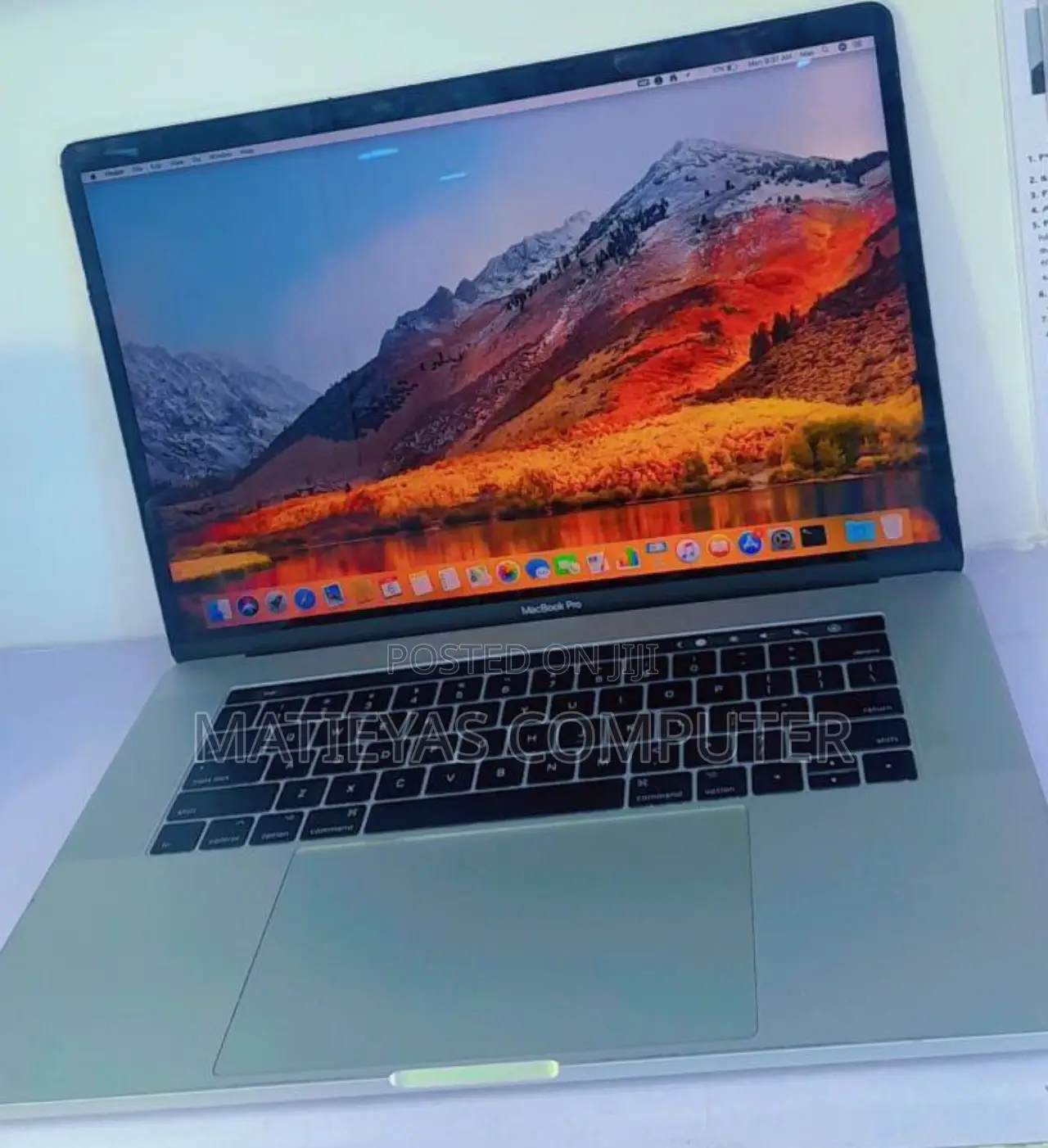 New Laptop Apple MacBook Pro 2017 16GB Intel Core I7 SSD 256GB
