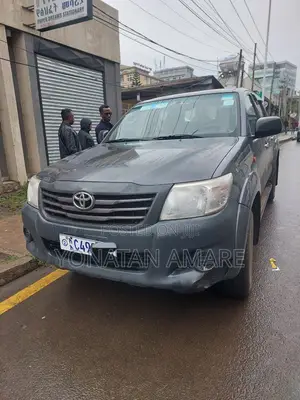 Toyota Hilux 2012 Gray