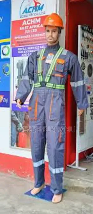 Photo - የስራ ቱታ ጠንካራ