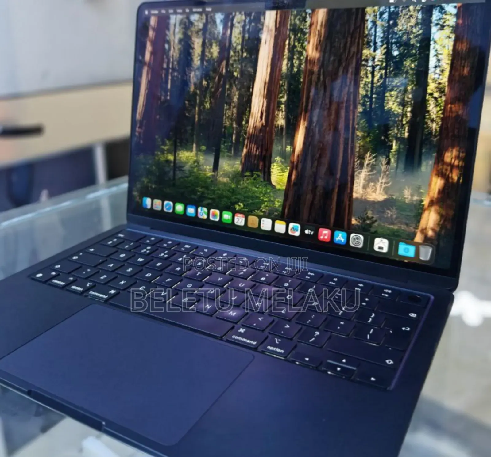 New Laptop Apple MacBook Air 2022 M2 8GB Apple M3 SSD 256GB