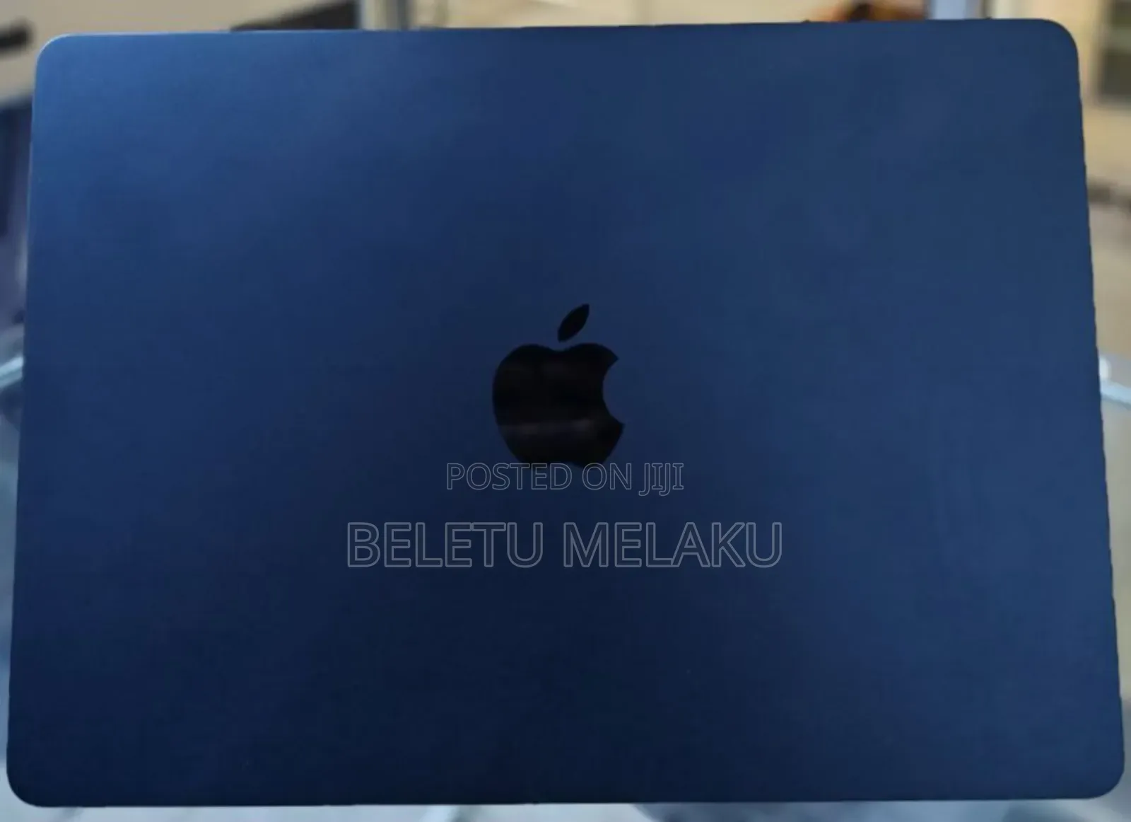 New Laptop Apple MacBook Air 2022 M2 8GB Apple M3 SSD 256GB